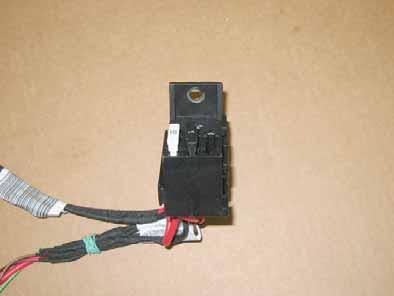 Preparing Electrical System rt/sw rt 4² gn/ws 0,75² Manual air-conditioning F3 86 F4 87 87a rt 4² Insert red (rt) wire in K/87a and black (sw) wire in K/30. Insert 5A fuse F4 into fuse carrier.