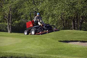Why did the Cassique course at the Kiawah Island Golf Club choose the new Groundsmaster 4300-D?