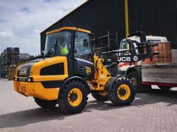 THE JCB 406 IS A HIGHLY PRODUCTIVE WHEELED LOADER WITH OPTIMAL POWER-TO-WEIGHT