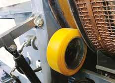 The hydraulic front drive of the feeding belt ensures efficient feed into the drum and alleviates spillage.