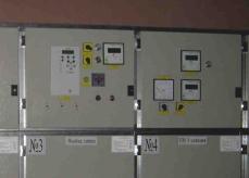 connection of the circuit breaker to the busbars and to current transformers in the cable compartment.