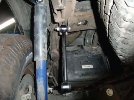 Do not tighten at this time. (Fig 8) Install the ReadyLIFT brake line spacer using provided hardware. Torque to 5 ft-lbs.
