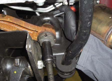 Install the ReadyLIFT pass diff drop to the hanger using M12 x 45mm socket head bolts and flange nuts.