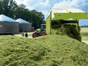 The crop is first cut by the disc mower, after which it is fed directly to the intake auger via a paddle roller.