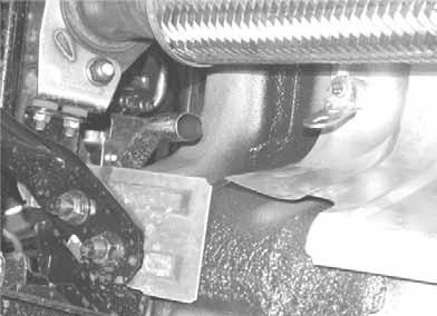 into round 9 - Shorten the exhaust pipe and exhaust pipe end piece as shown in Figure 0 Heater unit silencer Exhaust pipe Section End section 90 50 0 - Secure the silencer (9/) with M6 x screws,