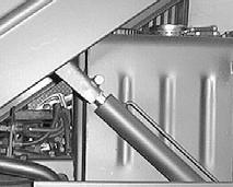 Unlock and swivel down the supports on the cylinder piston rod 6. (Lock so that the load bridge cannot independently swivel down). Turn valve lever to the left, press and turn to right until it locks.