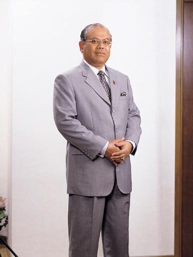 PROFIL LEMBAGA PENGARAH PROFILE OF BOARD OF DIRECTORS YBhg Dato Haji Zabir bin Bajuri, DPMS,SSA,KMN, PPT, warganegara Malaysia, berusia 57 tahun, dilantik sebagai Pengerusi Eksekutif Kumpulan Pe r a