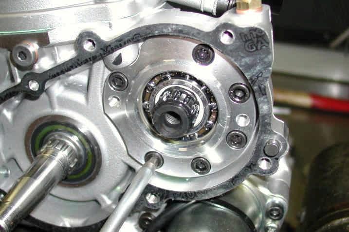 Fig.16 ASSEMBLING THE GEARS - CHECK THE GEAR TEETH GOOD STATUS, INSERT THE BELLEVILLE WASHER ON THE BALANCE SHAFT AND LOCATE THE GEAR