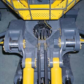 Designed to bear large loads and transmit large amounts of tractive power, Komatsu s full floating axle is used along with its planetary style transmission another exclusive Komatsu feature with