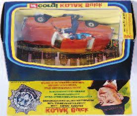 Corgi Toys, 290 Kojaks Buick, bronze body with white interior, disc type hubs with 2 figures, with Lieutenant badge, in the original black and yellow window box with header card (M-BM) 120-150 1647