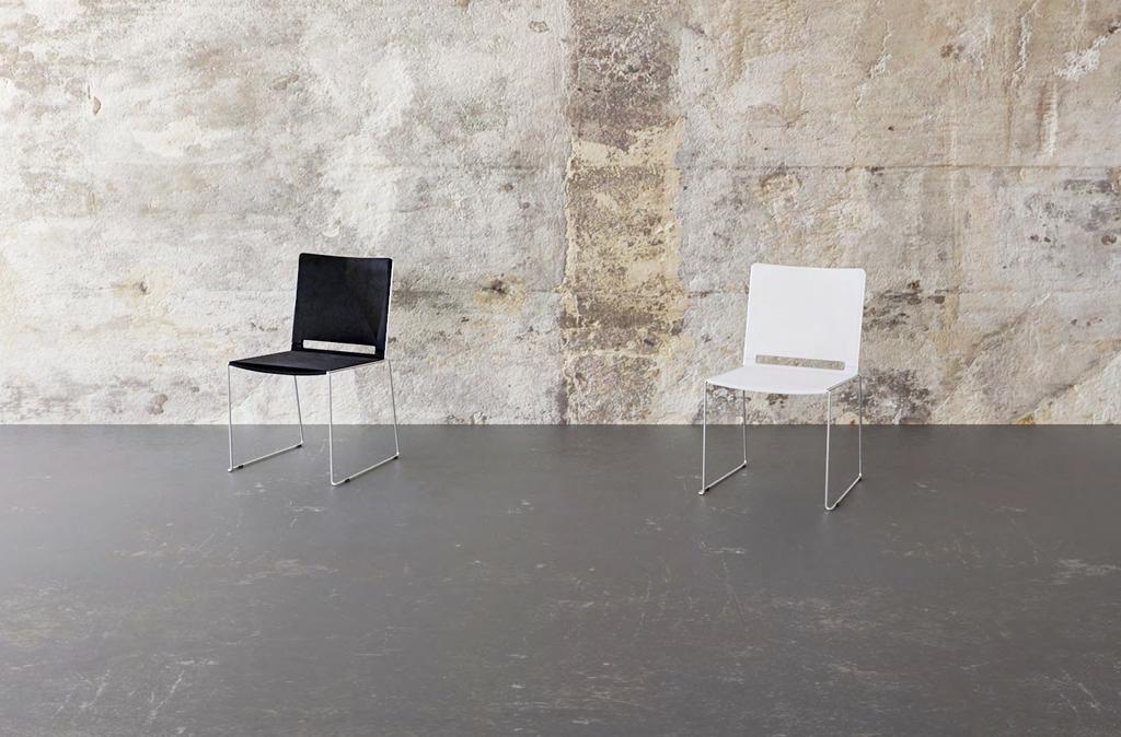 GRÂCE AÉRIENNE Light and slim, the Grâce chair gives your office a modern touch.