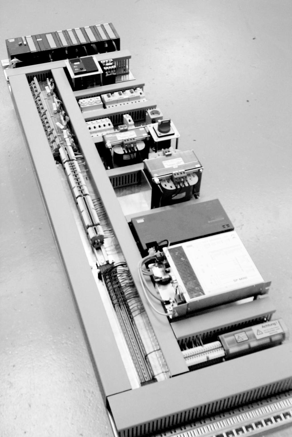 FRIEDRICH VOLLMER Feinmeßgerätebau GMBH 58093 Hagen Verbandsstraße 60 ( 02334/507-0 Fax 02334/53015 S7 H SP Mini Control unit for a Vollmer strip thickness gauge: An S7 type PLC is installed above