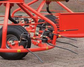 IN WORK, LOCKS WHEN LIFTED The Haybob 300 and 360 follow the path of the tractor in turns, without dragging or damage to the
