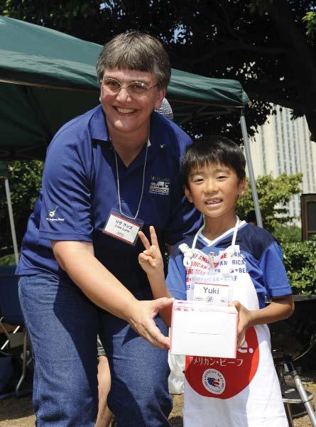 beef for Japanese families at BBQ event in Tokyo Lisa Lunz (NSB Chairman) congratulates winner of Kids BBQ school quiz 8 Fall 2010 In August, a team of Nebraska repre - sentatives spent a week in