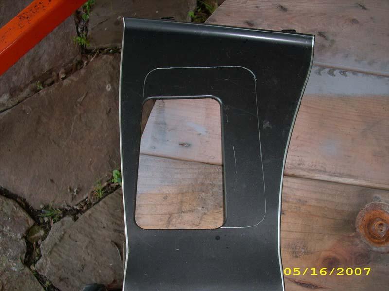 A shifter plate from a 5 speed 93 Mustang was used as a