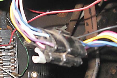 Before disconnecting the turn signal and the ignition connectors verify the wiring color to ensure proper operation.