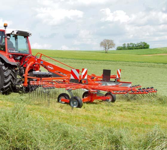 QUALITY-CALIBRATED WINDROWS The double-curved hyper-tangential tine arms guarantee straight, regular windrows.