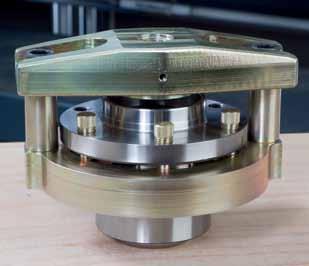 snugly in three pull / pressure plate grooves, so that the pull /