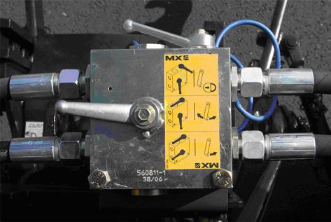 15. 3-WAY SELECTOR * This selector, which is located behind the cab, enables the front linkage operating mode to be selected to suit your application with a single movement.