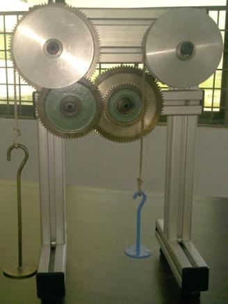 Gear Train Apparatus To obtain by experiment the velocity ratios