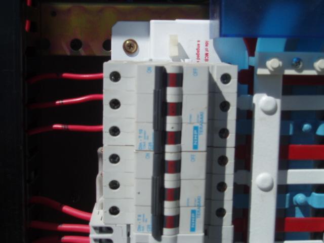 5 Circuit breaker rating is 25amps, sub circuit cable size is 2.5mm, load current is 21amp per phase.