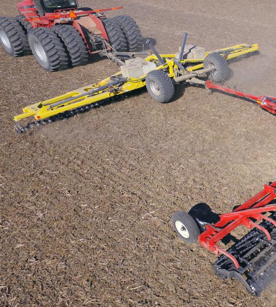 Rolling Harrow Model Features Diagonal and curved round-tooth leveling bar Up to 22" of ground clearance during transport while contributing little additional weight to the lead tillage tool for