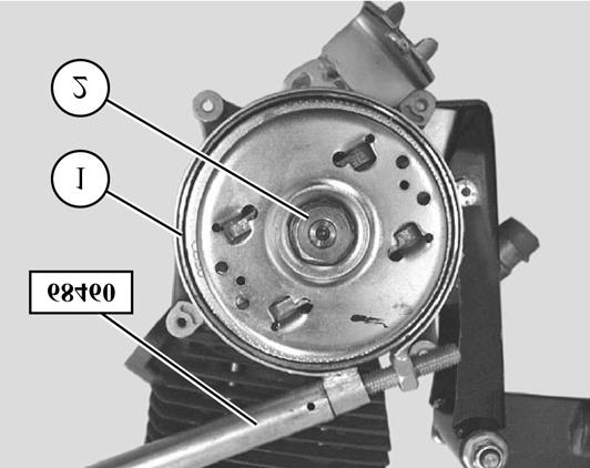 of the engine mount with 2 washers (2) - Fit the engine with its adapter to the stand