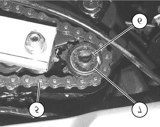 the chain guard (3) and the RH footrest (4) - Remove the quick-link and the