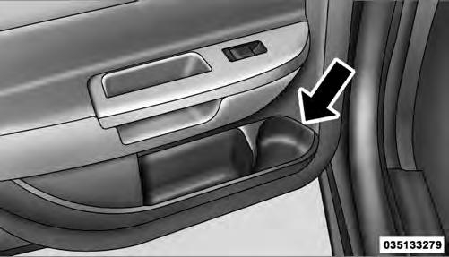 UNDERSTANDING THE FEATURES OF YOUR VEHICLE 175 3 Rear Cupholders Rear Seat Bottle Holder There are built-in bottle holders located in both rear door trim panels.