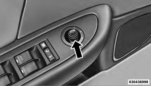Power Mirrors The power mirror controls are located on the driver s door trim panel.