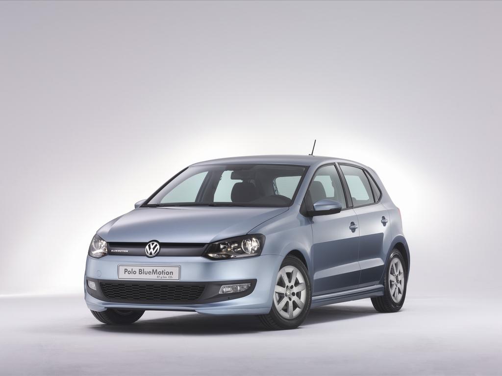 The BlueMotion concept uses an updated 1.2L three cylinder TDI diesel, with 74 hp.