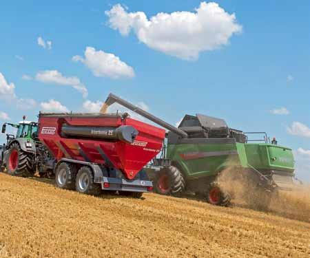 24 Residual grain and straw management 25 Efficient straw management Optimal residual grain separation The 4256-mm high-capacity walkers, with four steps each,
