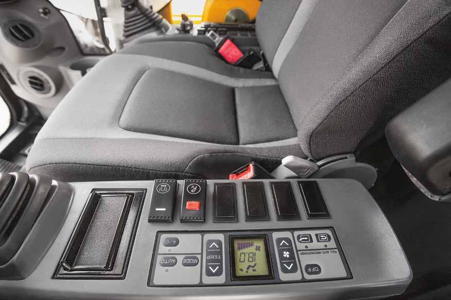 925E EXCAVATOR In the 925E cab, you are working in complete comfort with outstanding visibility all around.