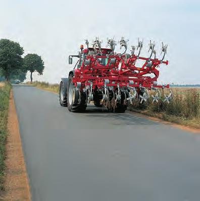 The quick release drawbar ensures convenience in attaching the machine to a tractor.