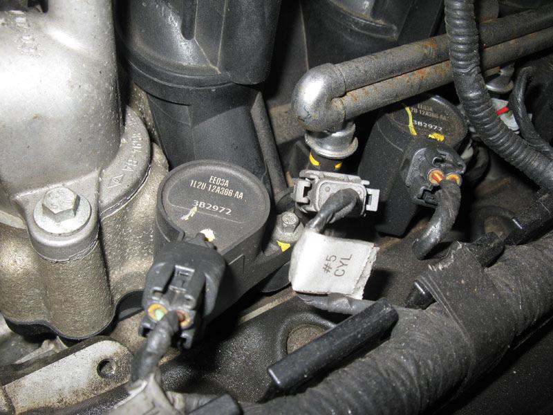 16 of 32 Disconnect the COP and fuel injector connectors for easier access.