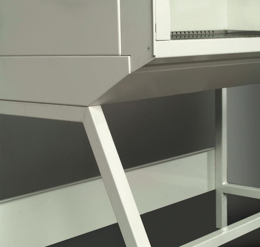These cabinets are often used for cyto-toxic or high risk microbiological applications. The V-shaped HEPA filters can be exchanged under safe conditions.