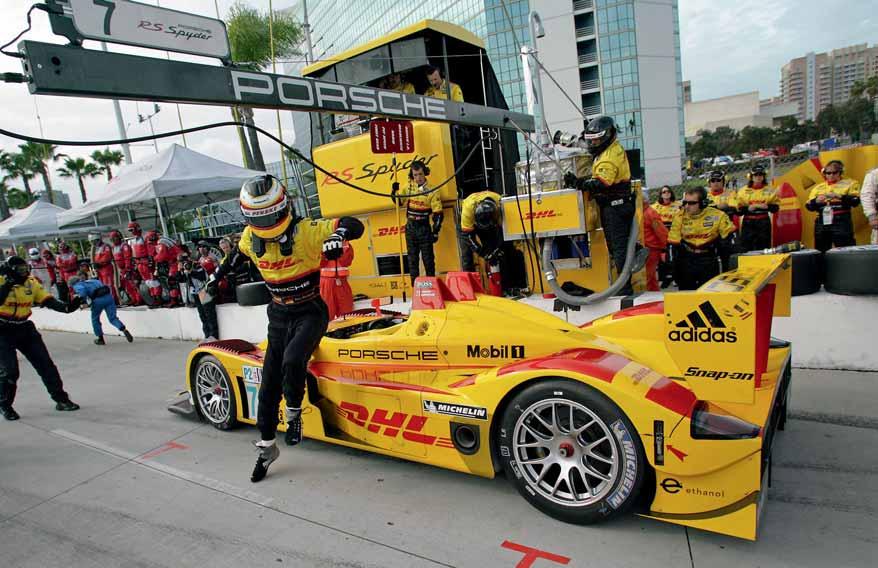 Page 38 Long Beach, California Triple crown Houston, Texas Bumped up The biggest success for Porsche in the American Le Mans Series: with a threefold overall victory on the streets of Long Beach, the