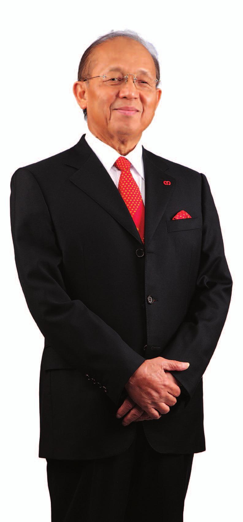 24 AMMB Holdings Berhad (223035-V) Laporan Tahunan 2013 Profil Para Pengarah Y Bhg Tan Sri Azman Hashim, seorang warganegara Malaysia berusia 74 tahun, telah dilantik menganggotai Lembaga Pengarah