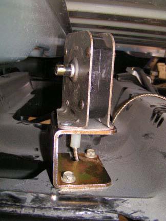 At other bed mounts, install kit bolts (12mm x 100mm) and kit washers (7/16 USS). DO NOT TIGHTEN.