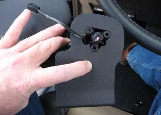 Rotate the pivot arm on the Driver's side sun visor and verify the orientation of the outer bracket as shown in Figure 5.