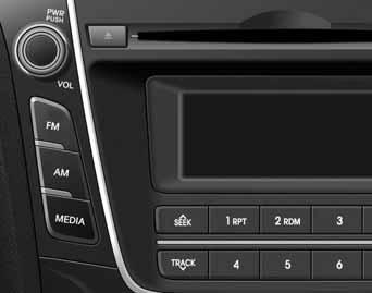 Teie auto varustus 7. FM See klahv lülitab helisüsteemi FM-raadiorežiimile. Iga klahvivajutusega lülitub raadio ühelt režiimilt teisele antud järjekorras: FM1 FM2 FMA. 8.