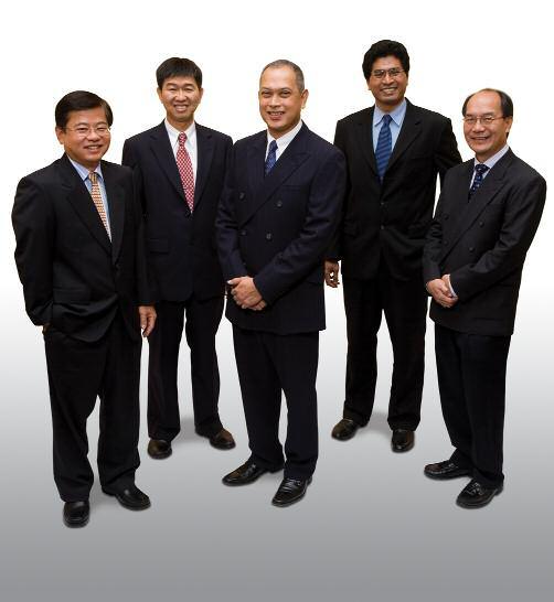 board of directors lembaga pengarah From left to right/ Dari kiri ke kanan: Lee Mee Jiong, Siew Boon