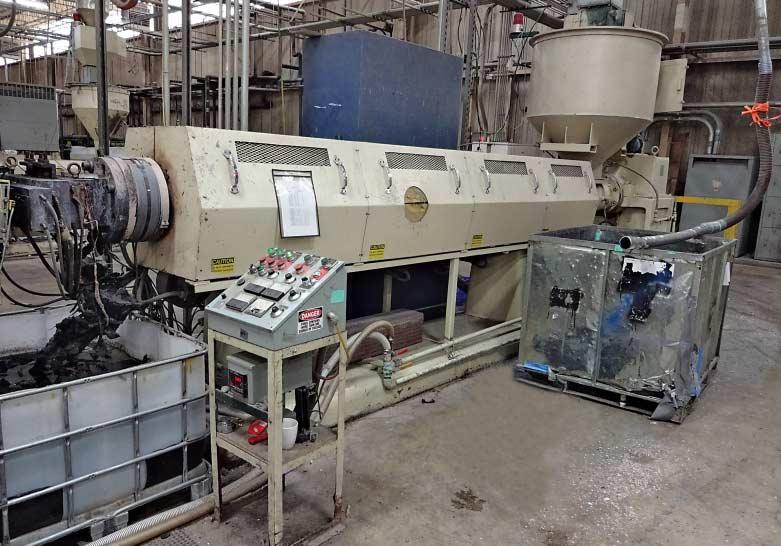 5-200 Extruder; S/N 1351, Air Cooled, 200-HP (2) 14 x 20 and (1) 14 x 12 Vacuum Sizing