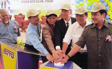 comprising mainly of buses and landed properties, to Syarikat Prasarana Negara Berhad (SPNB). T 16 March 2004 In a special ceremony, the Menteri Besar of Perak, Y.A.B. Dato Seri DiRaja (Dr.