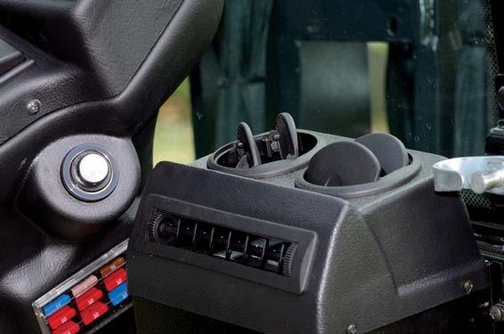 The steering wheel is tiltable in order to offer the best driving position to the operator.