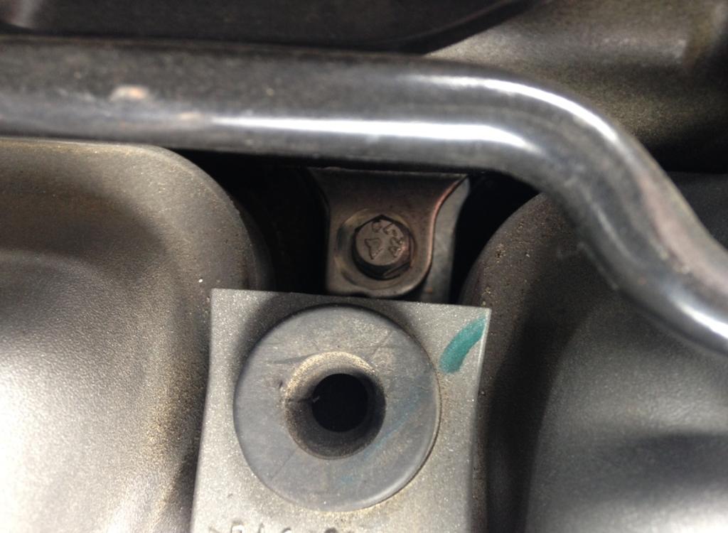 To remove the fuel supply, simply push the 2 blue tabs together and pull the fuel line from the fuel rail.