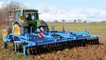 15 cm 20 cm 25 cm Soil inversion CULTI 4000 You can choose a number of tines and their spacing, the implement width, and either the mounted or semi-mounted ranges when placing the order.