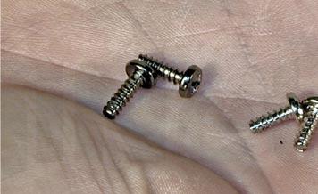 Note the screws used here are of a