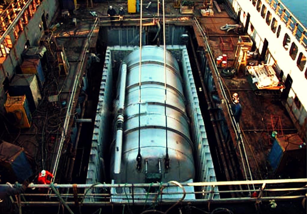OSV Viking Energy Installation of the LNG storage tank Stainless steel vacuum insulated thermo tank