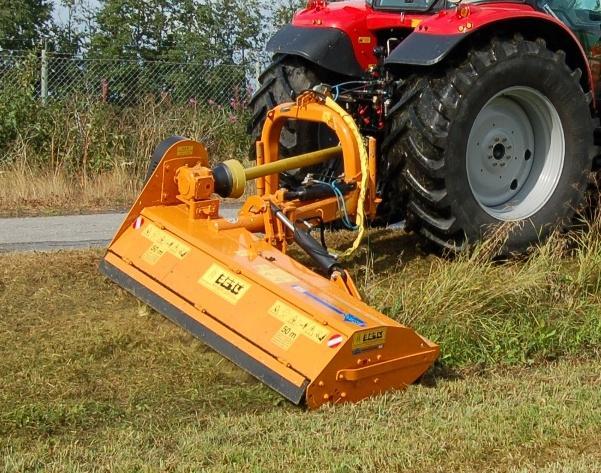 This strong-built machine with a high inclination field is ideal on footpaths, on watering canals banks, on slopes, in vineyards and orchards.